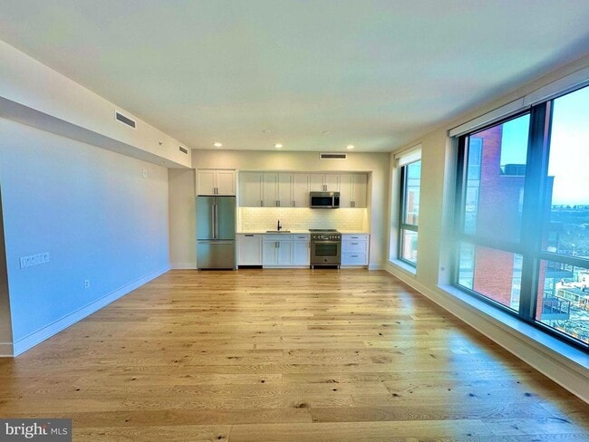 Building Photo - 1211 Van St SE Unit 1201