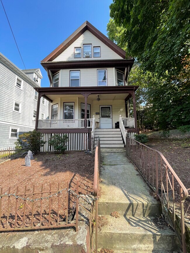 1 Woodstock Ave