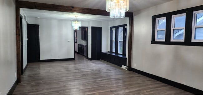 Photo - 144 S Main St