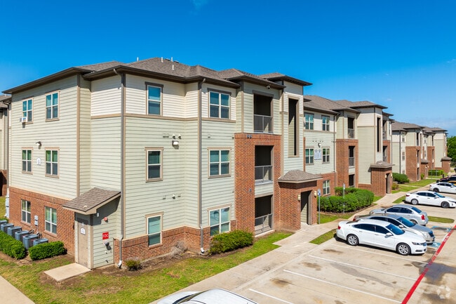 Puerta de Hutchins - Hutchins Gateway Apartments