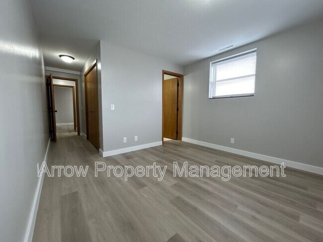 Photo - 208 E 5th St