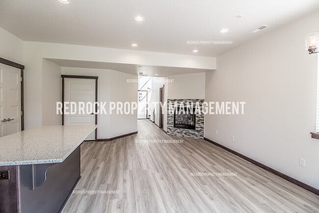 Photo - 1532 E Latitude Ln