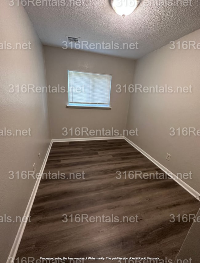 Photo - $745 - COMING SOON! Accepting SECTION 8/ Housing Voucher 3 bedroom / 1 bathroom - Remodeled Apart... Unidad 1524-203