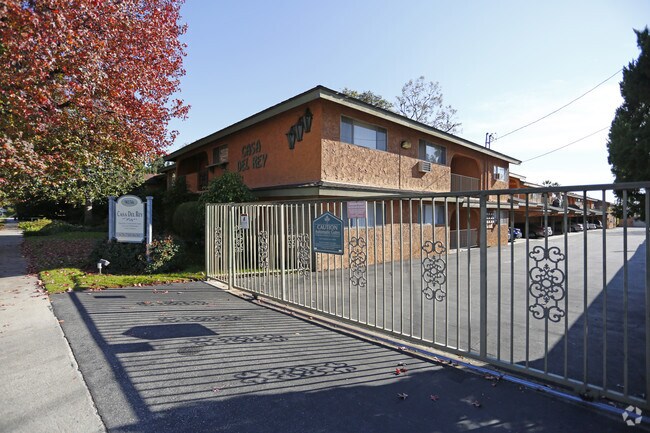 Photo - Casa Del Rey Apartments