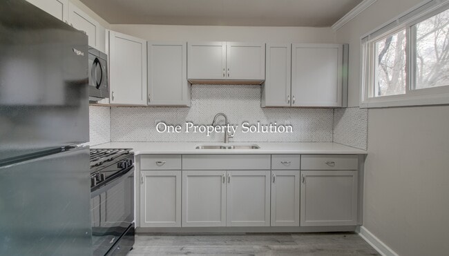 Photo - 940 Mount St