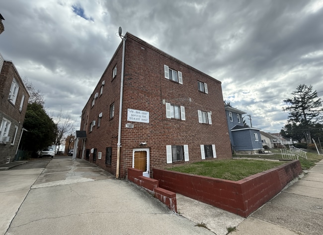 Building Photo - 7405 Dorcas St Unit 3