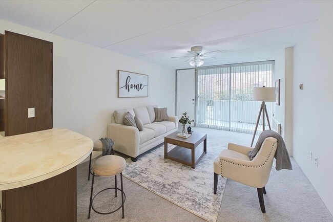 Building Photo - 200 Swanton St Unit T28