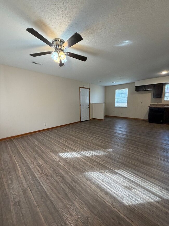 Photo - 189 Warden Dr