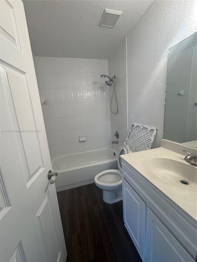 Photo - 91 NE 13th St Unit 17