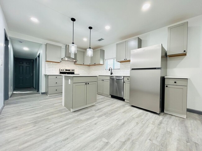 Photo - 1477 Olive St SW