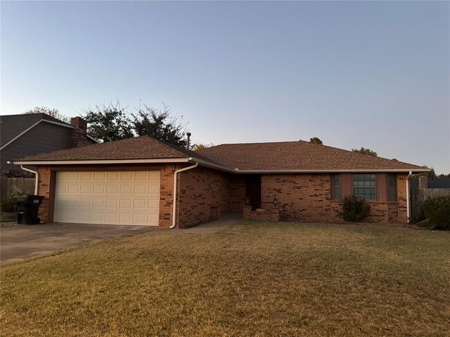 Building Photo - 1125 N Patterson Dr