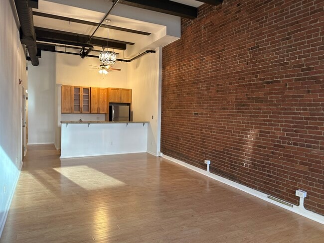 Building Photo - 254 Friend St Unit 1