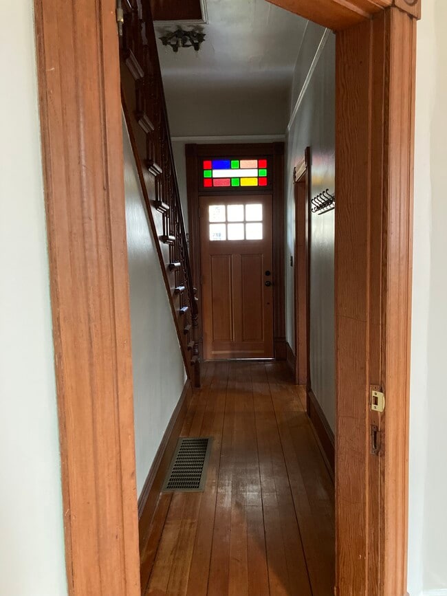Photo - 2321 Kulshan St