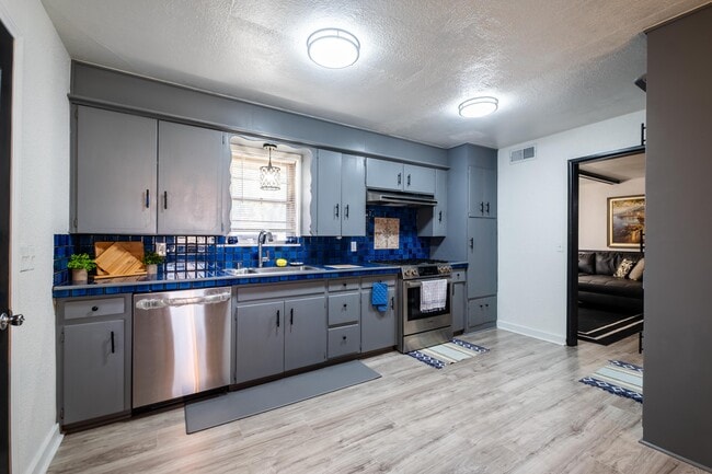 Photo - 7110 Brentwood Rd