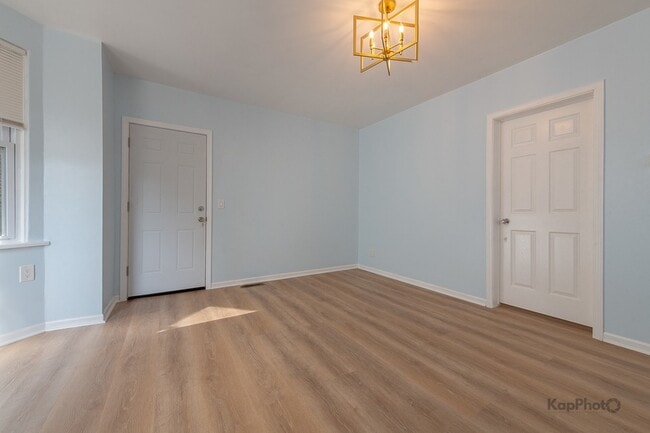 Photo - 2821 S Emerald Ave Unidad 1R