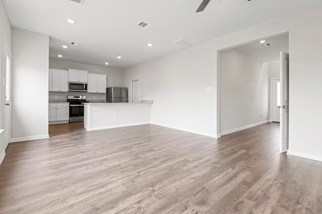 Photo - 5906 Peony Pl