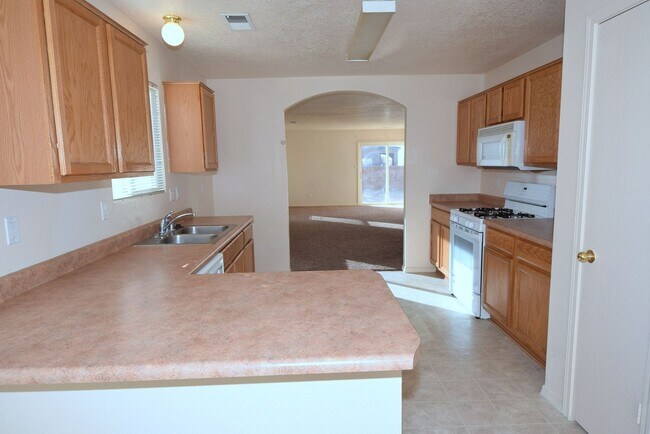 Photo - 4 Bedroom Nice and Newer Community Refrige...