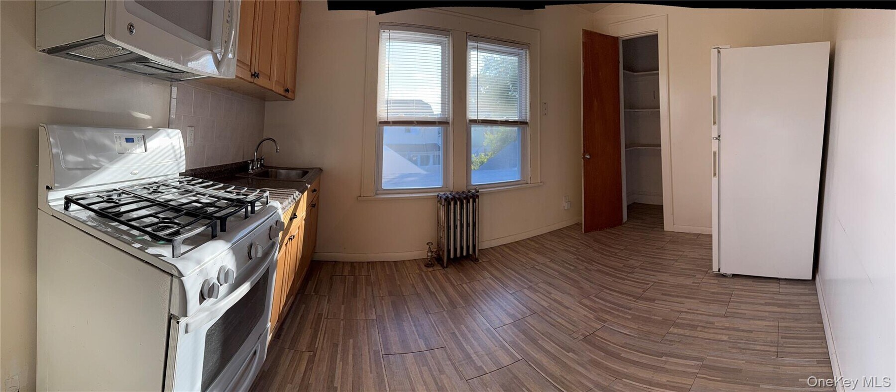 Photo - 76 E Argyle St