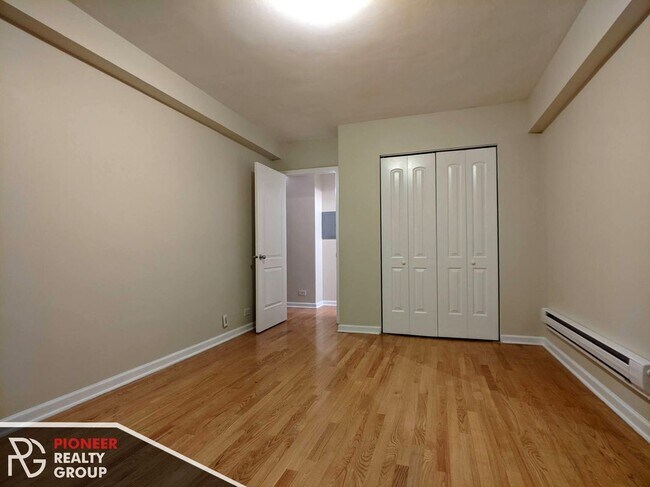 Photo - 4180 N Marine Dr Unit 104