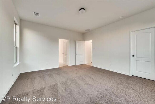 Photo - 4 br, 2 bath House - 2641 warren Lane,