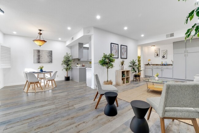 Photo - 13331 Moorpark St Unidad 206