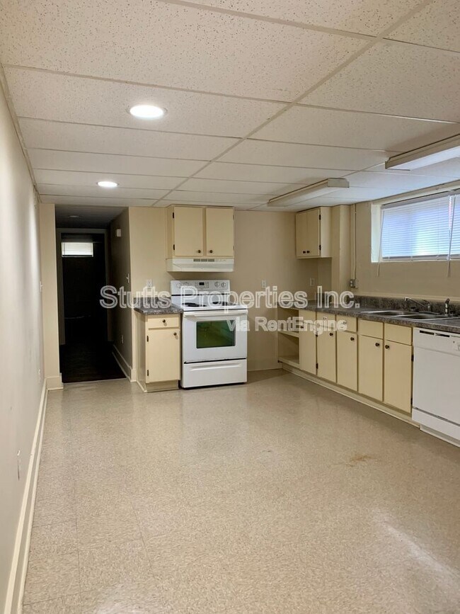 Photo - 402 W Tombigbee St Unit B