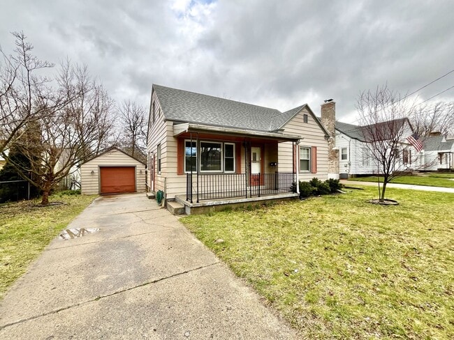 Three Bedroom Home in Northeast Grand Rapids - Three Bedroom Home in Northeast Grand Rapids