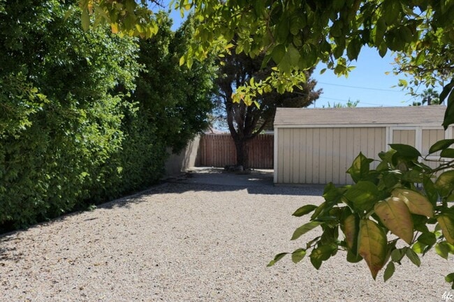 466 E Molino Rd
