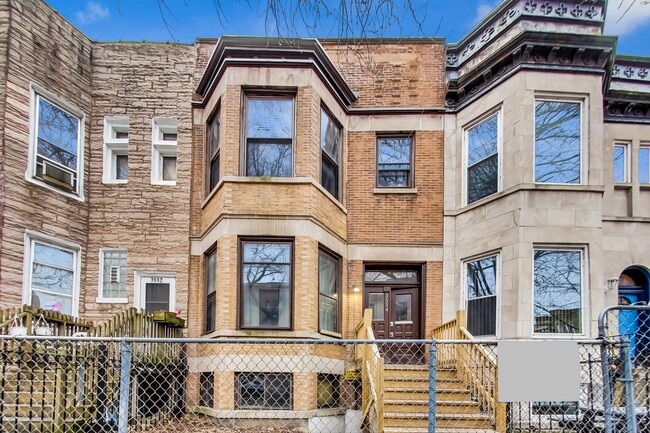 Building Photo - 3554 N Wilton Ave Unit 1