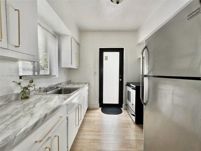Building Photo - 877 80th St Unit 4 Rental