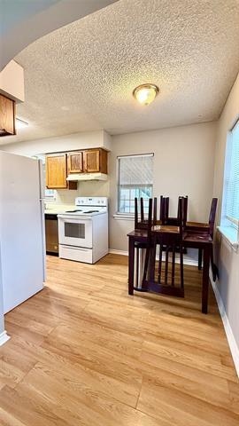 Photo - 370 W Park St