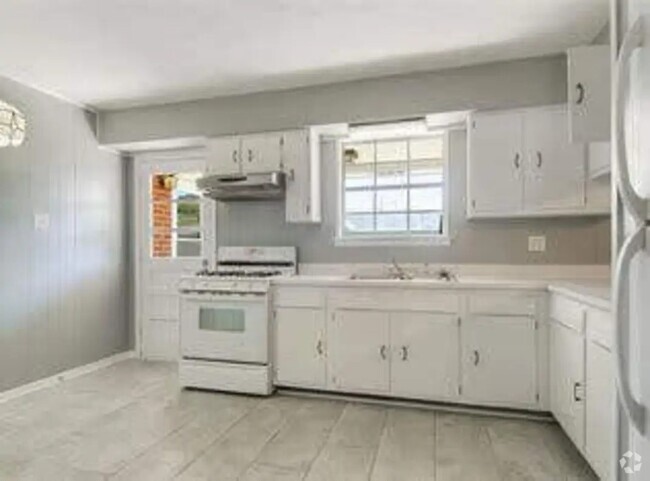 Building Photo - 504 Houma Blvd Rental