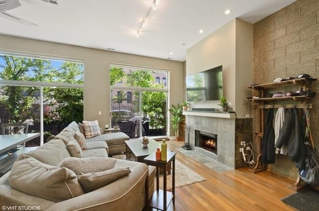 Photo - 902 N Elston Ave Unit 102