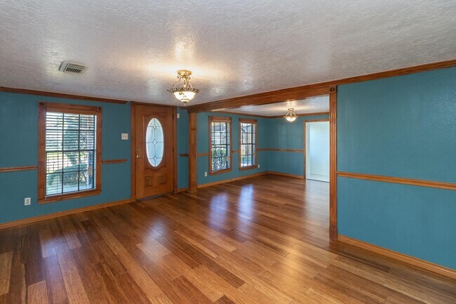 Photo - 8004 Mendez St