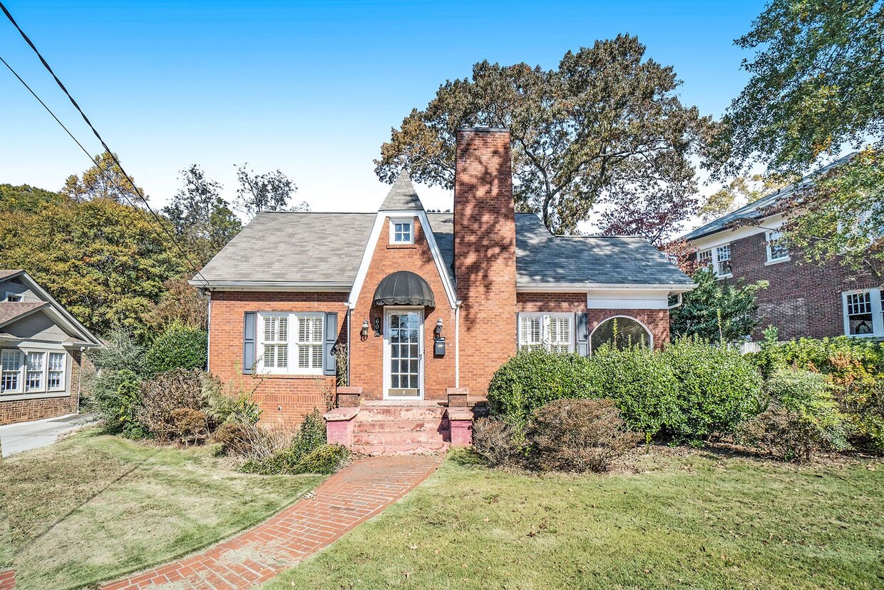 5 bdrm, 3 bath in City of Decatur Schools. - 5 bdrm, 3 bath in City of Decatur Schools.