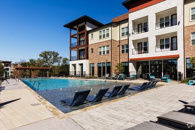 Resort Style Pool with Swim Up Bar