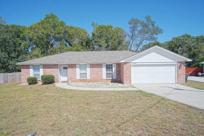 Charming 3-Bed, 2-Bath Brick Home in Woodr... - Charming 3-Bed, 2-Bath Brick Home in Woodr...