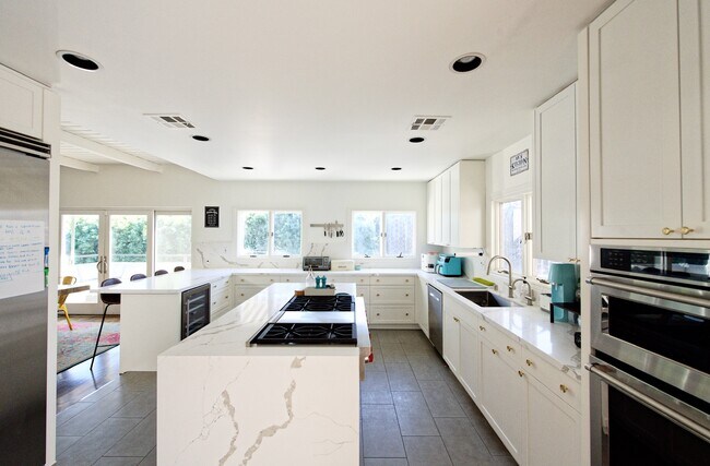 Photo - 2121 N Bronson Ave