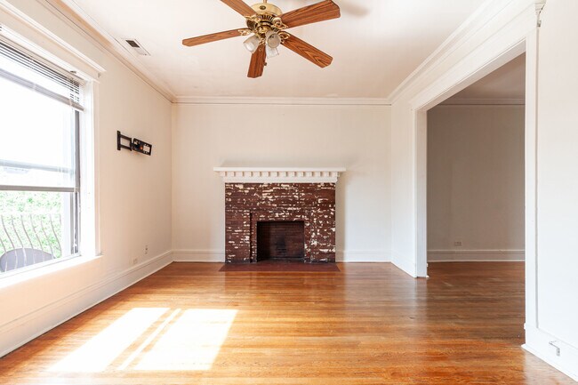 Photo - 902 W Belle Plaine Ave Unidad 2