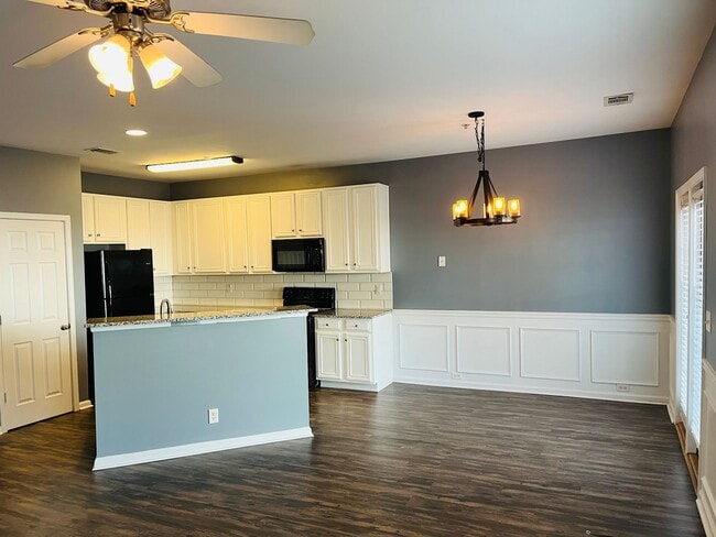 Photo - Sought after community, swimming/playground, courtyard, 1 car garage, 2 bed/2.5 bath, granite  co...