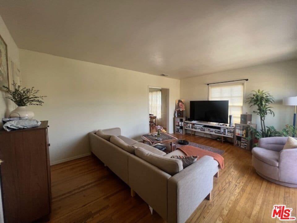 Photo - 1719 Glendon Ave