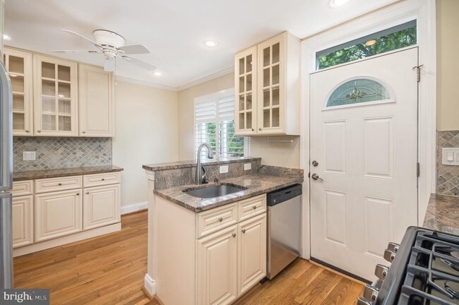 Photo - 320 Wesmond Dr