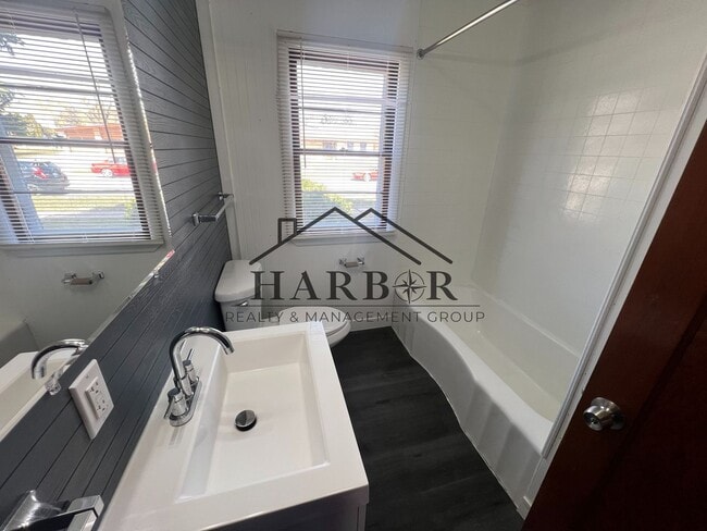 Photo - 709 5th Ave SW