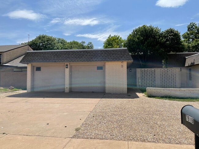 Building Photo - 7916 Albany Ave