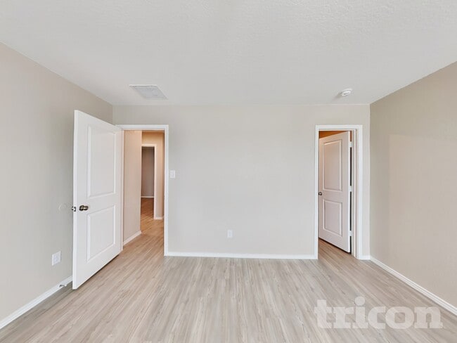 Photo - 10246 Devon Wheel St