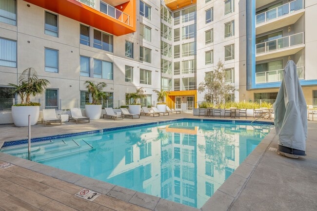 1400 FIG Apartments