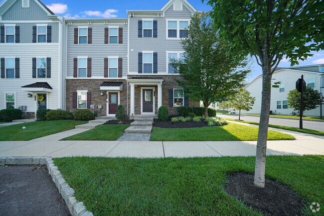 Building Photo - Luxury 3 Bedroom 4 Bath Townhome in Atwate...