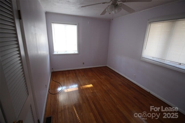 Photo - 110 Hillside Ct