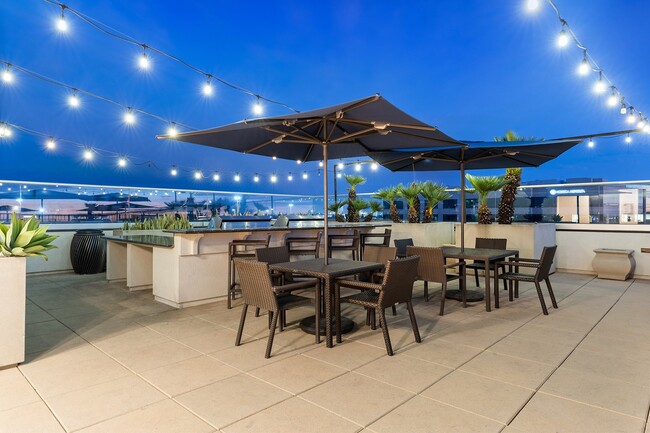 Photo - 1818 Platinum Triangle