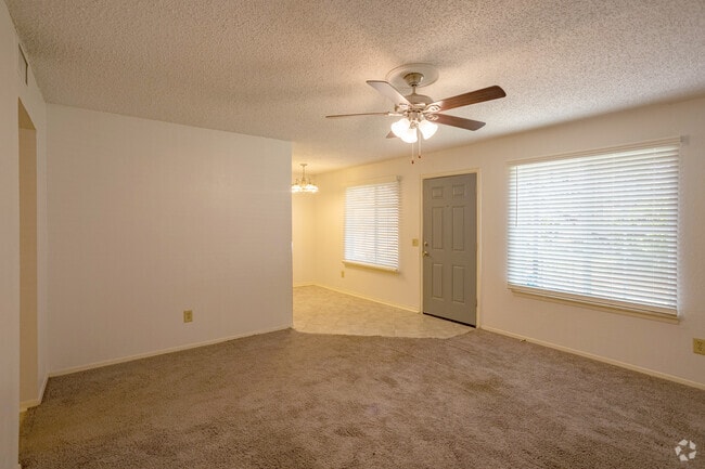 2BR, 1BA - 825SF